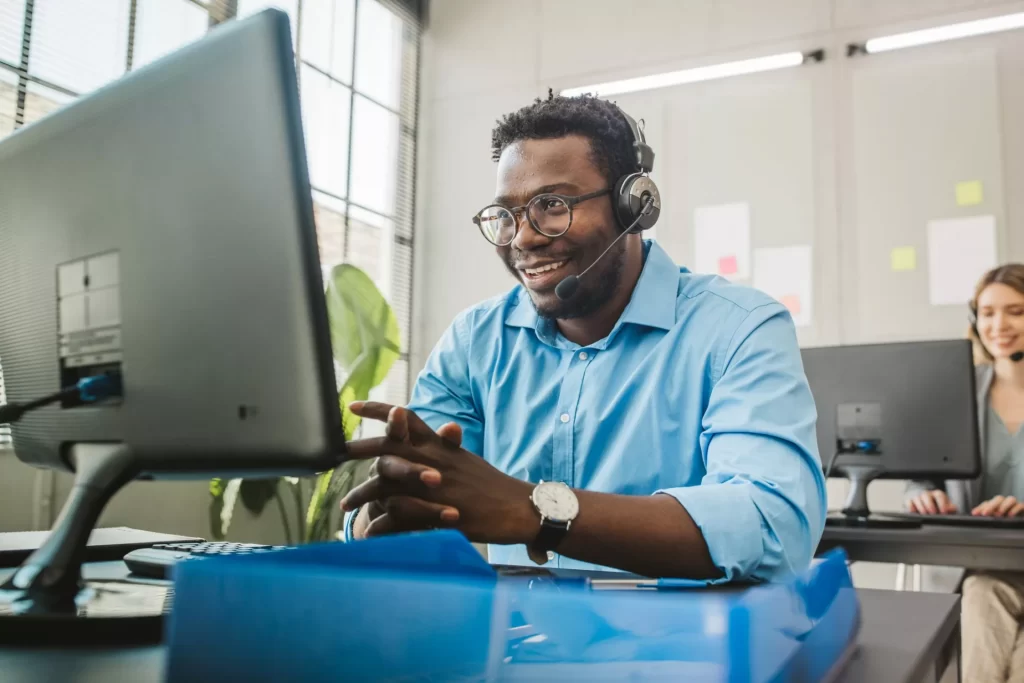 Support agent in blue shirt at help desk